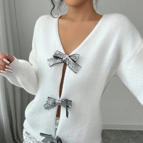 White Casual Women's Bowknot Sequins Decor Sweater - Picture 4 of 5